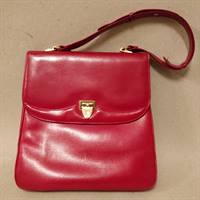 Rød taske fra Venezia. firkantet og med skulderrem.